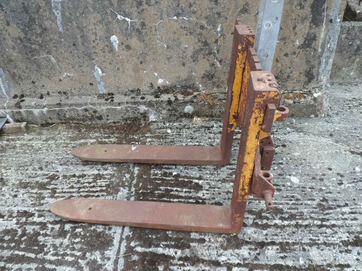 TRACTOR MOUNTED FORKLIFT (HEAVY DUTY PALLET FORKS) - Image 4