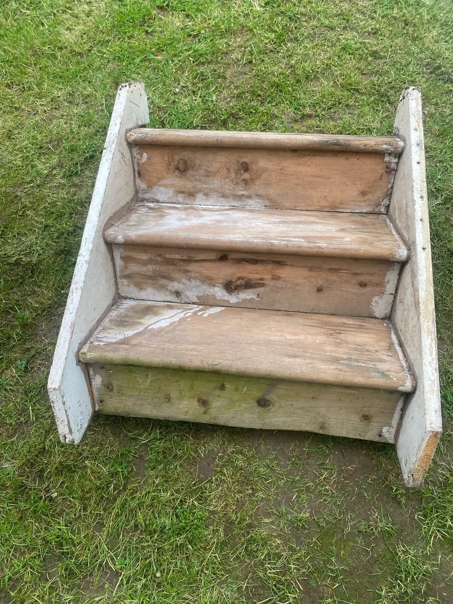 Wooden staircase - Image 2