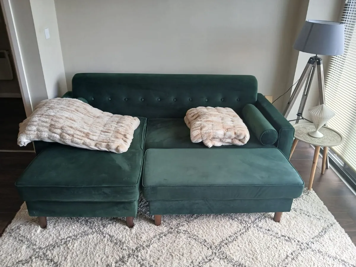 Green corner velvet couch with footrest - Image 2