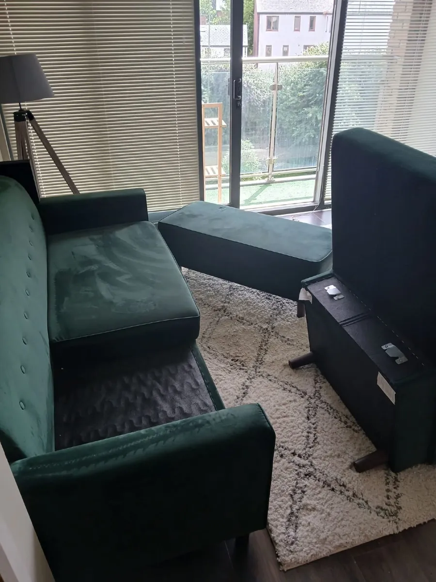 Green corner velvet couch with footrest - Image 4