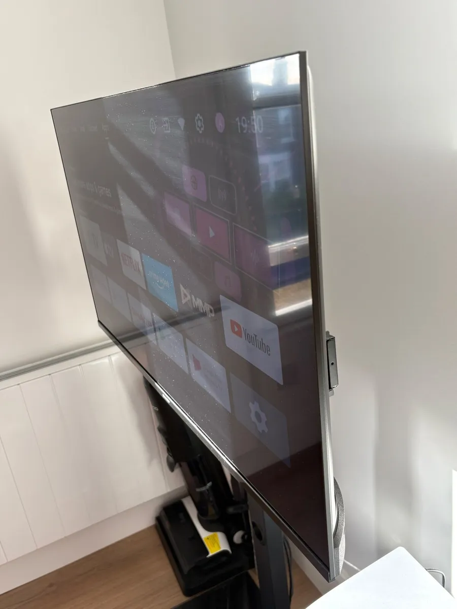 Sharp TV Frameless 40’’ - Image 2