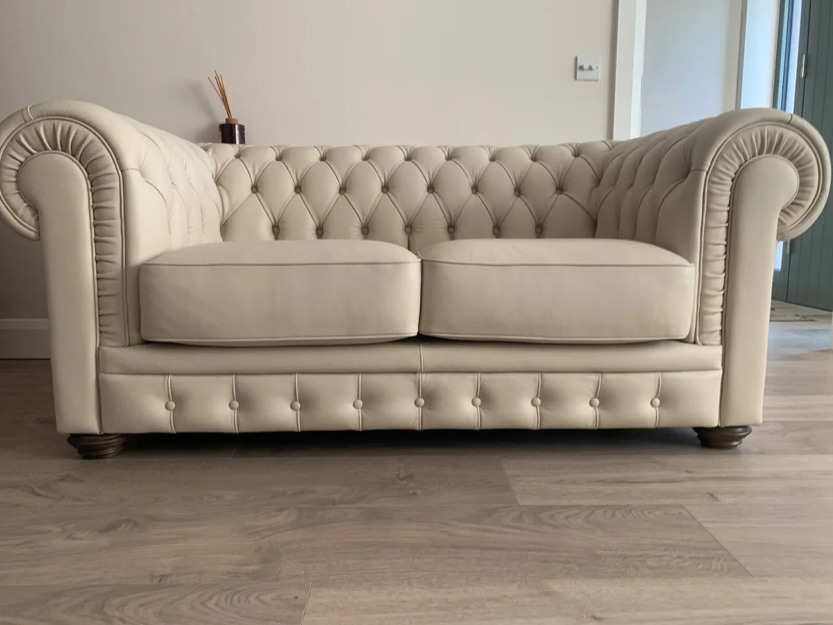Chesterfield Italian leather 2 seater sofas - Image 3
