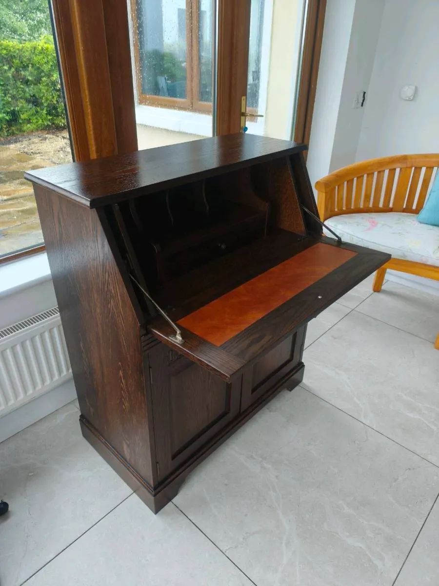 Bureau desk - Image 1