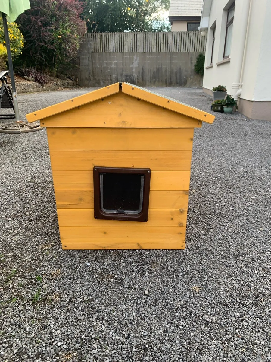 Cat house - Image 1