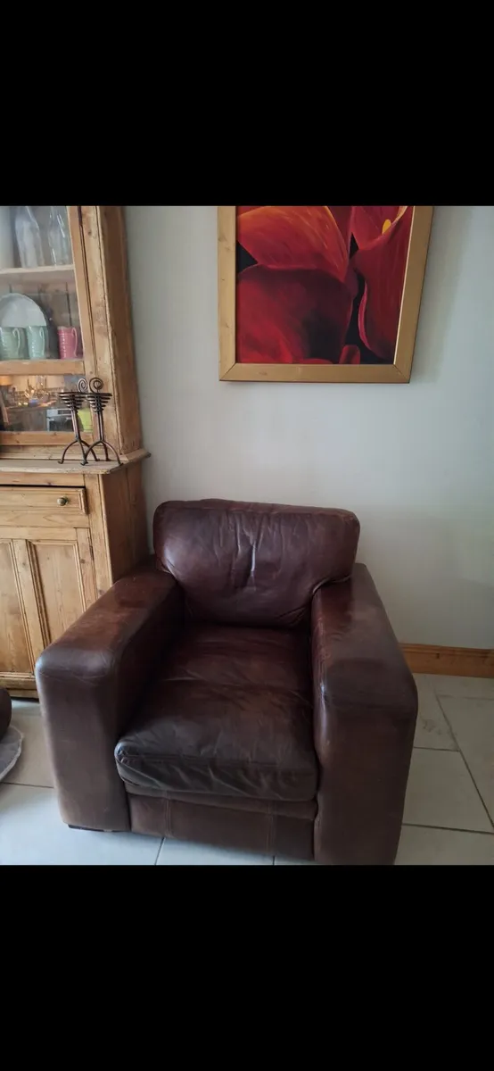🛋️ One-of-a-Kind Luxury Leather Suite - Image 3
