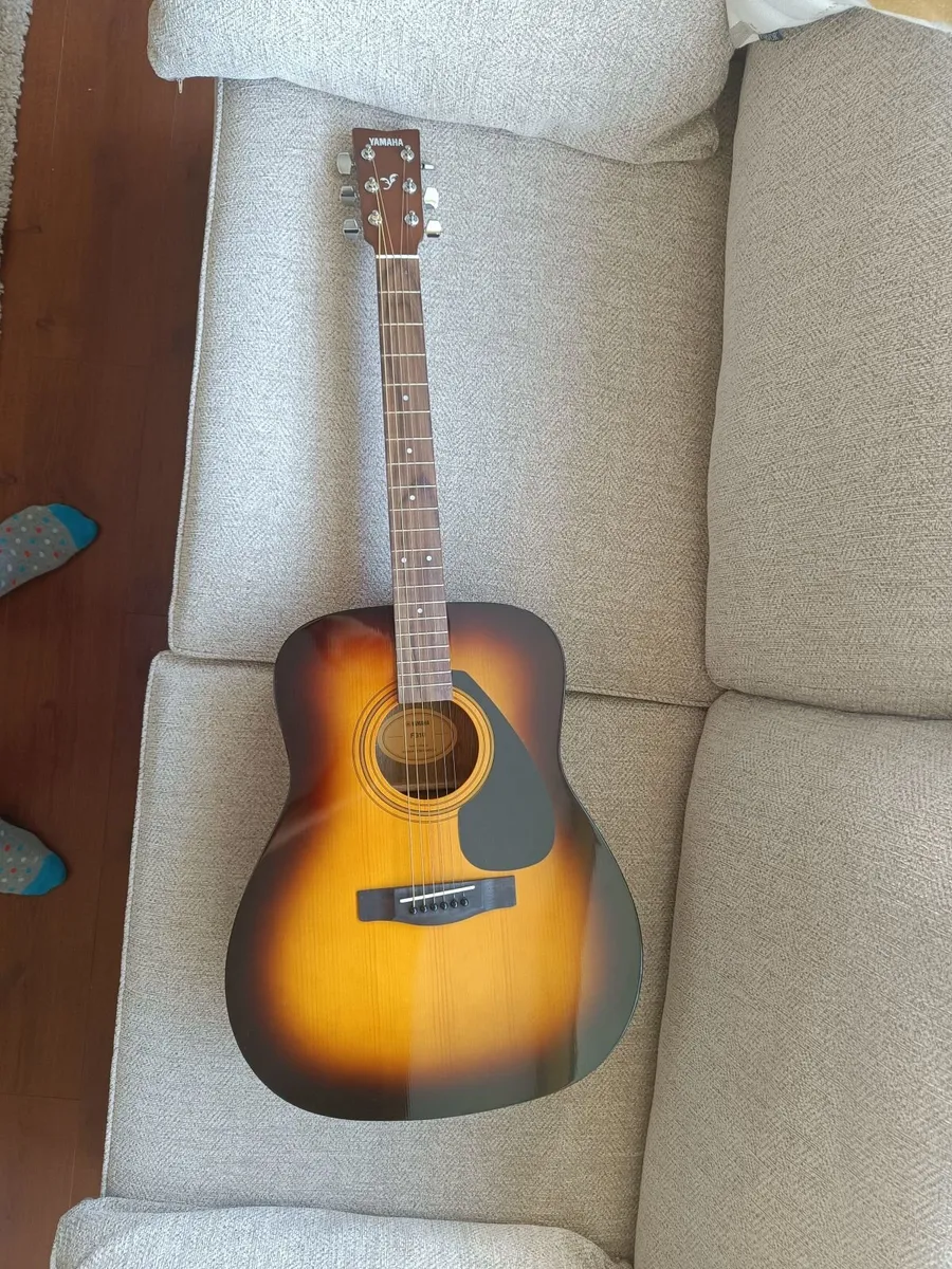 Yamaha F310 Guitar - Image 4