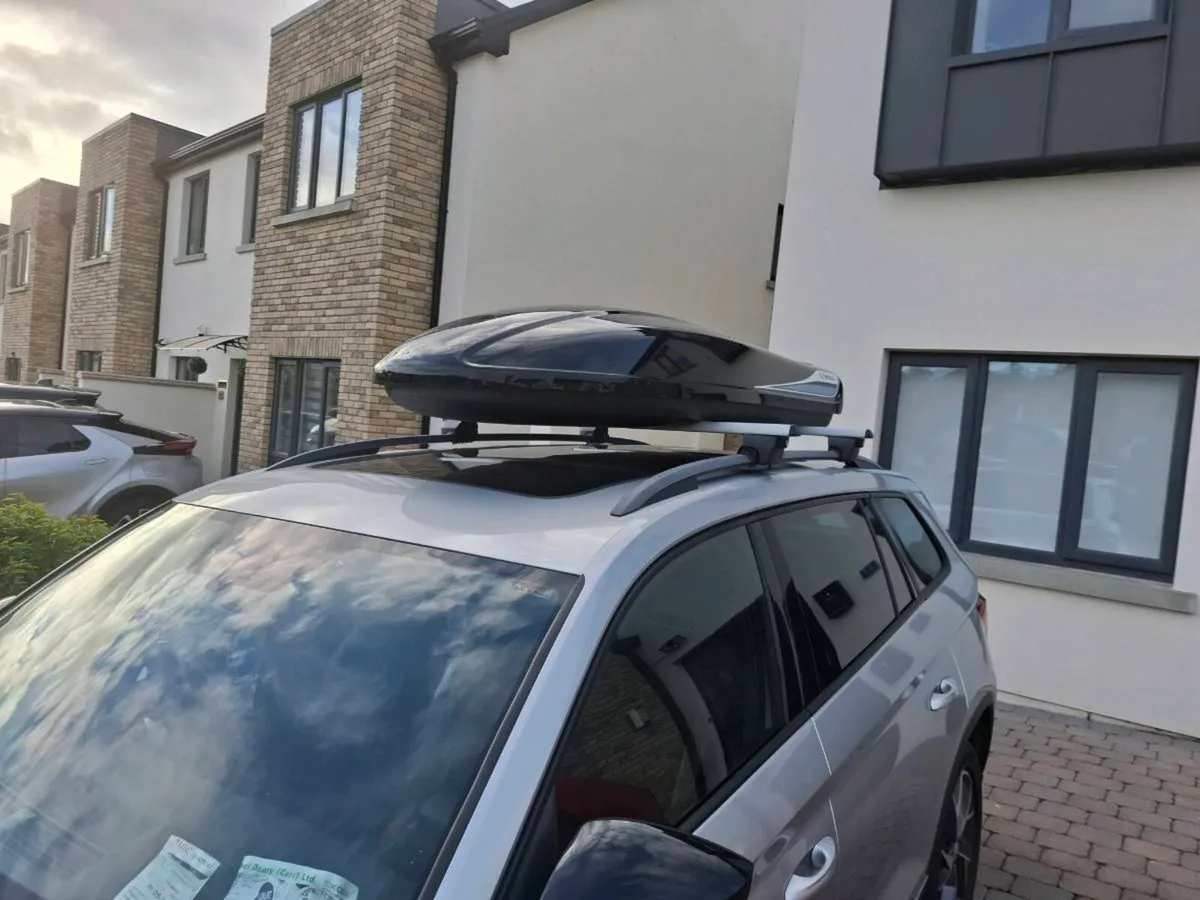 Skoda roof box and bars - Image 2