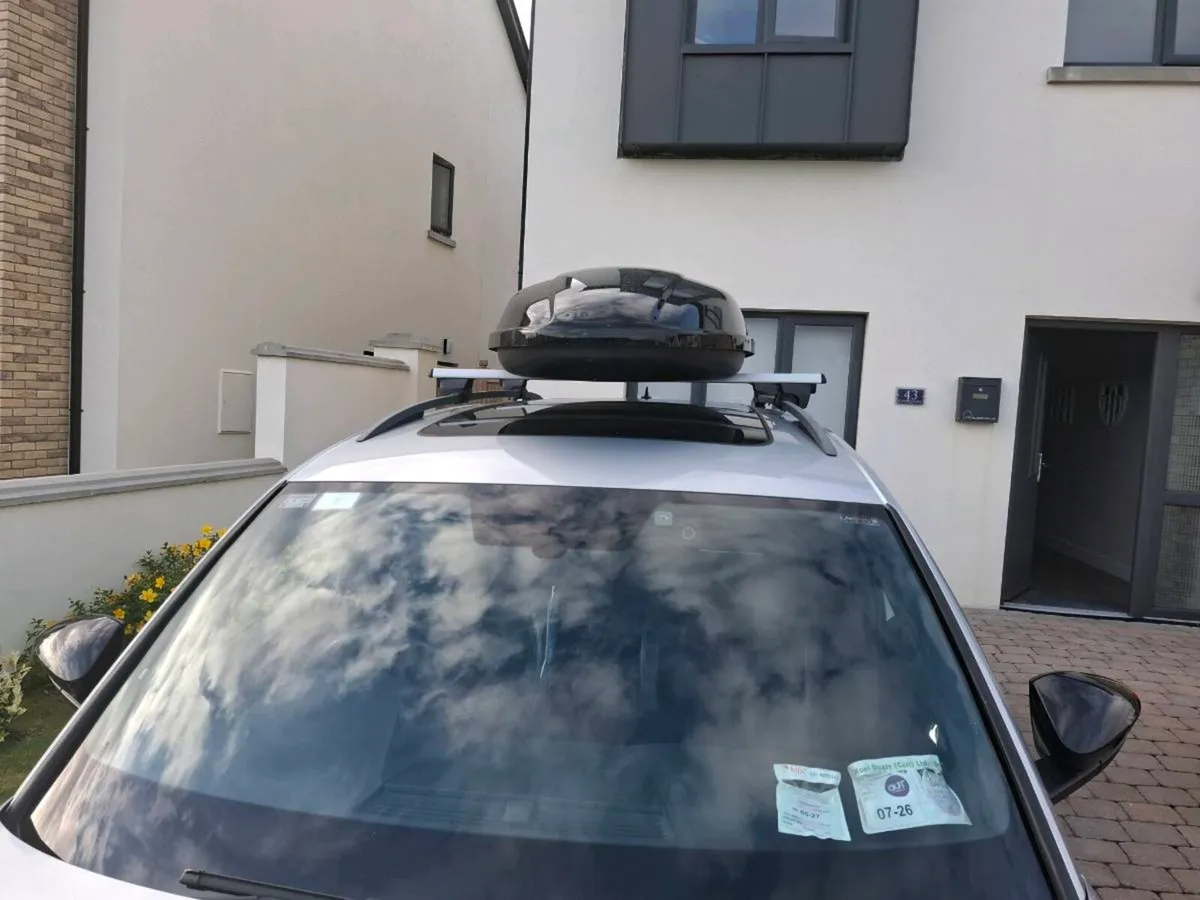 Skoda roof box and bars - Image 3