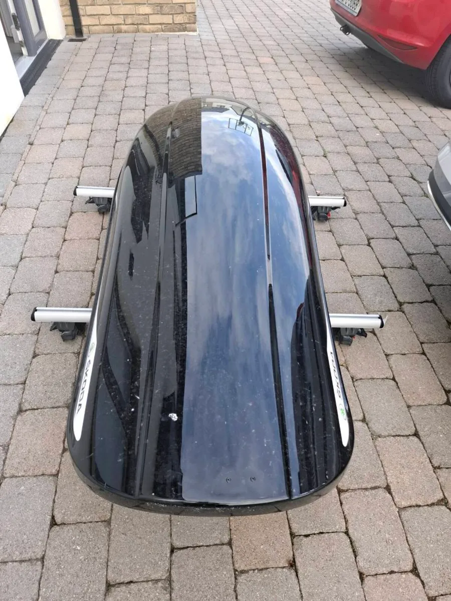 Skoda roof box and bars - Image 4