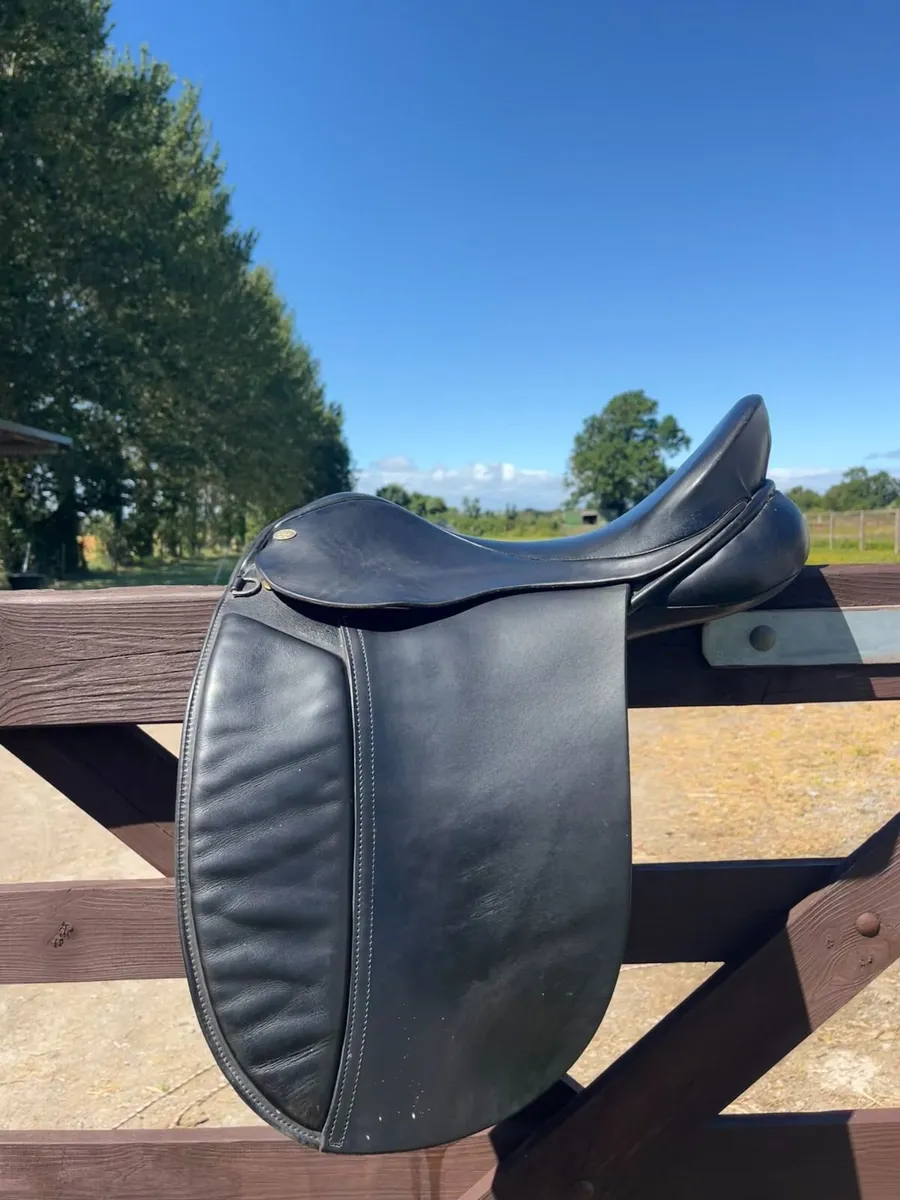 17.5" Black Working Hunter Saddle