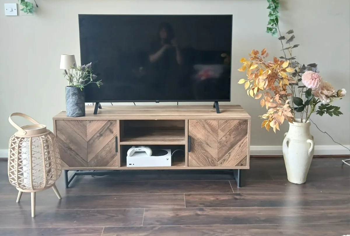 LG 43" TV and stand - Image 1