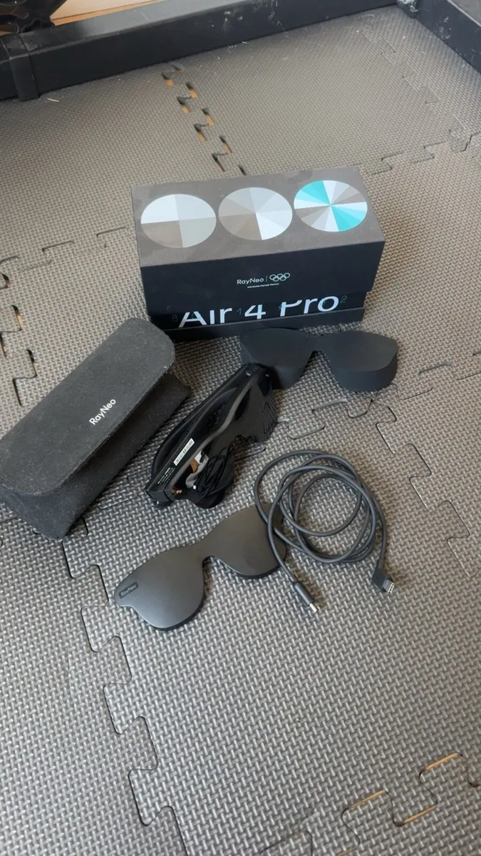 RayNeo air 4 pro ar glasses and RayNeo joy dock - Image 1