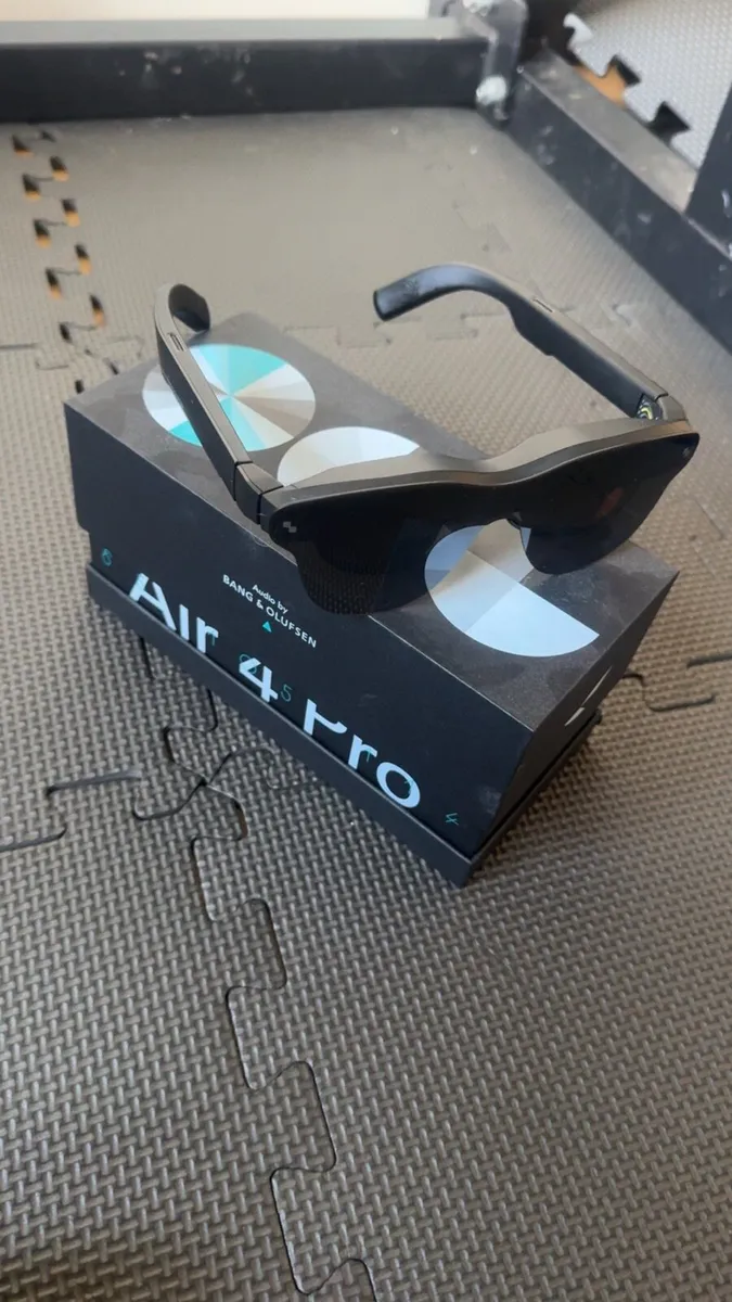 RayNeo air 4 pro ar glasses and RayNeo joy dock - Image 2