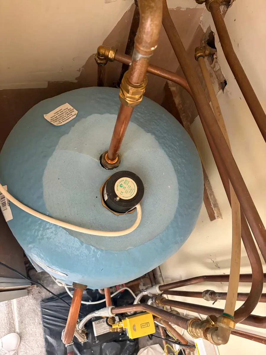 Stuart Turner Monsoon pump and hot water cylinder - Image 4