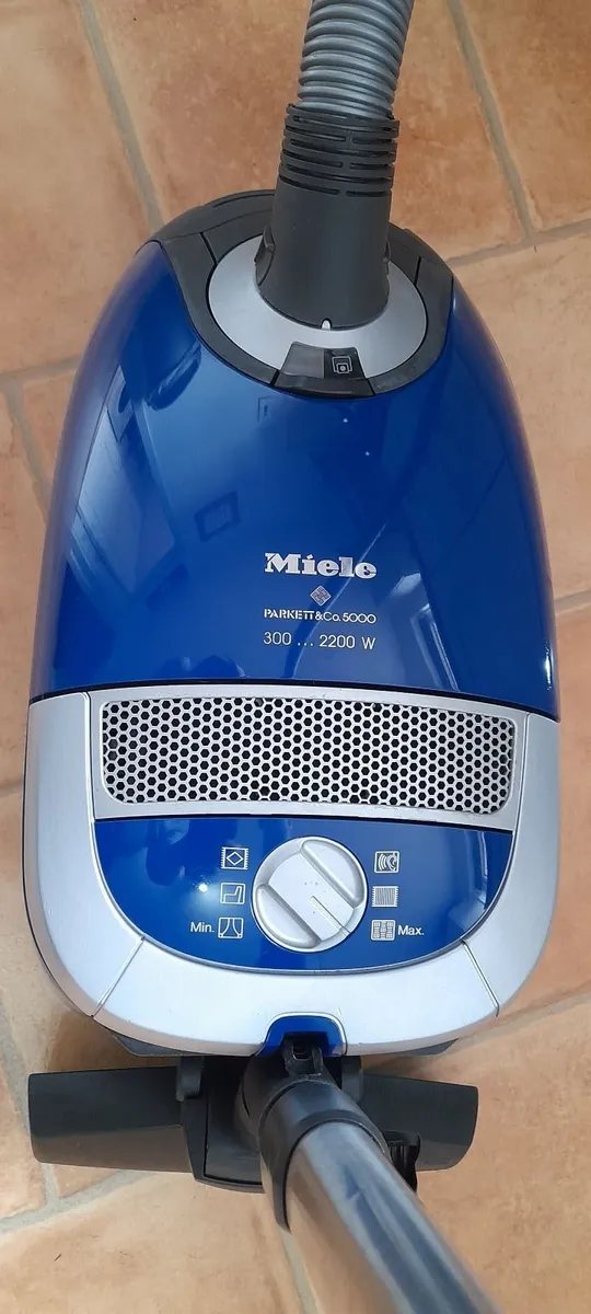 2200watt Miele vacuum cleaner - Image 3