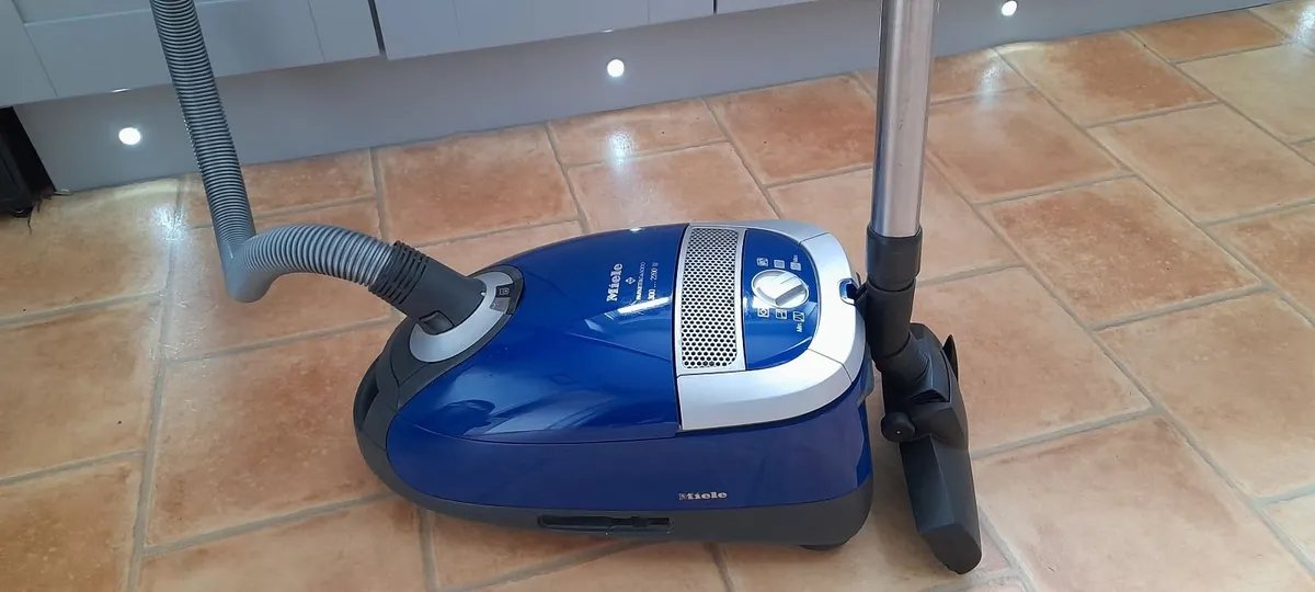 2200watt Miele vacuum cleaner - Image 1