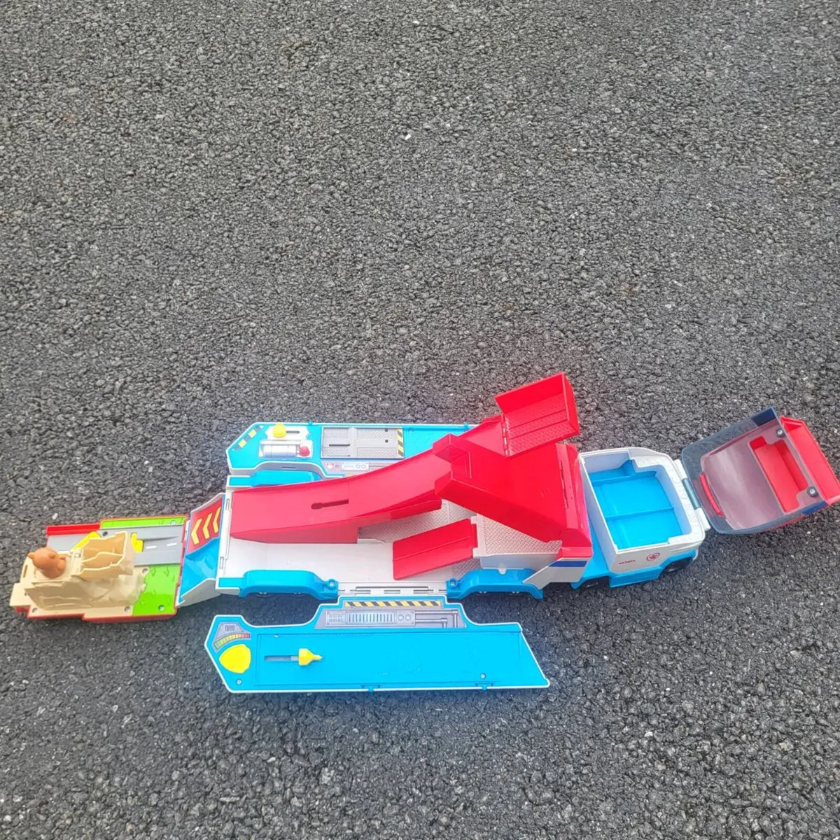 Paw patrol tower/van and Fisher price playramp - Image 4