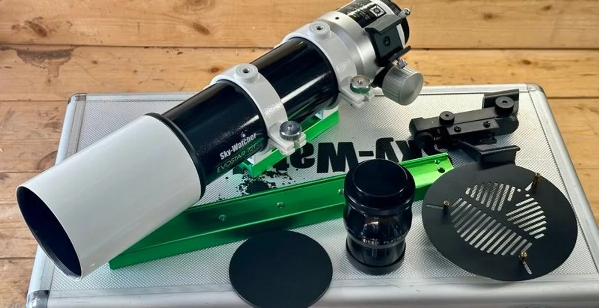 SkyWatch ED72 Pro refractor with accessories - Image 1