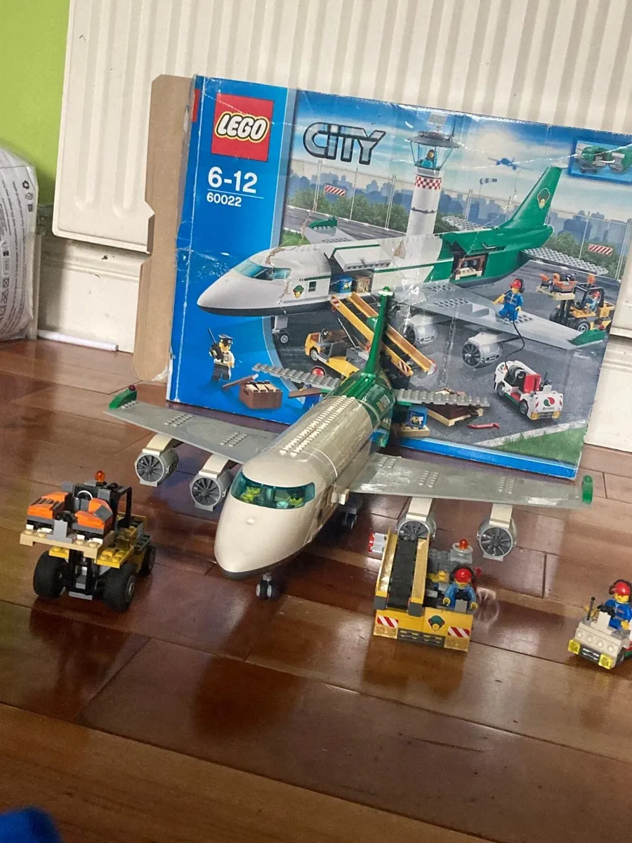 Lego Plane Set - 60022 - Image 2
