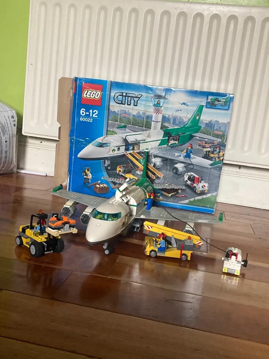 Lego Plane Set - 60022 - Image 4