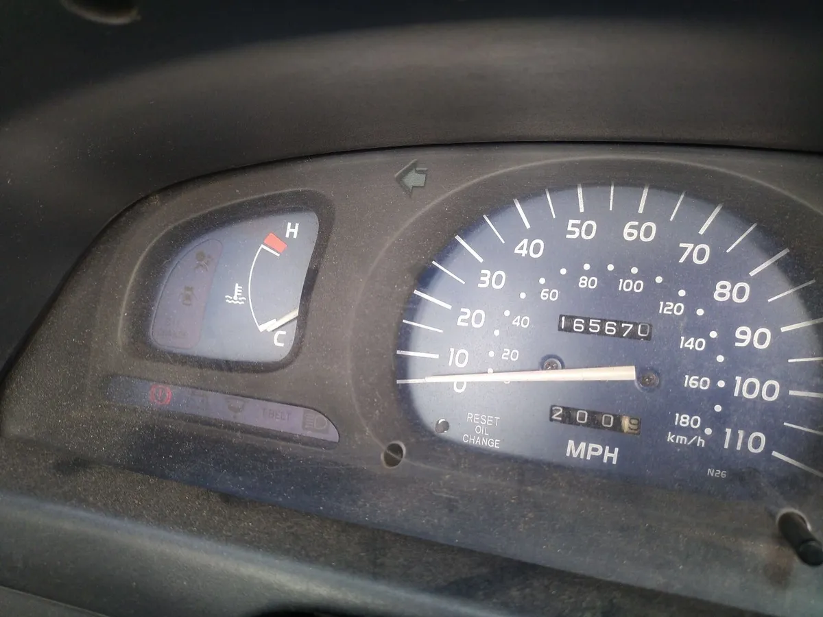 Toyota Hilux 2003 - Image 2