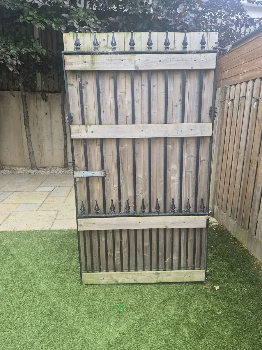 FREE Timbertrove side gate (Timber/metal frame) - Image 1