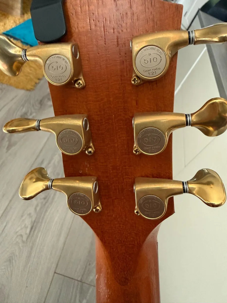 Acoustics guitar - Image 1