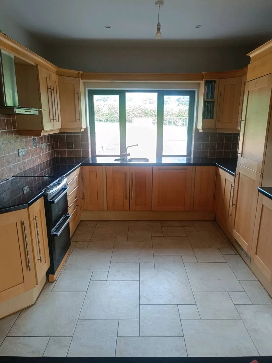 Kitchen units - Image 1
