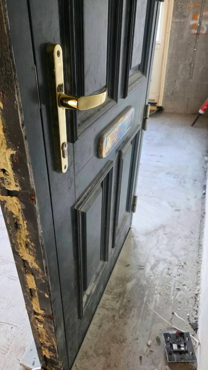 Front door - Image 2