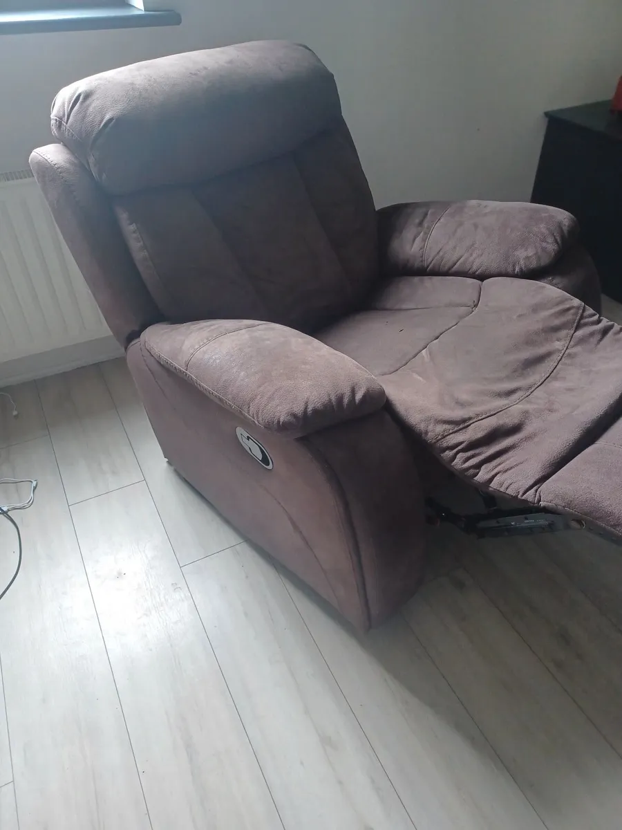 Free 3 seater reclining couch +1 reclining chair - Image 3