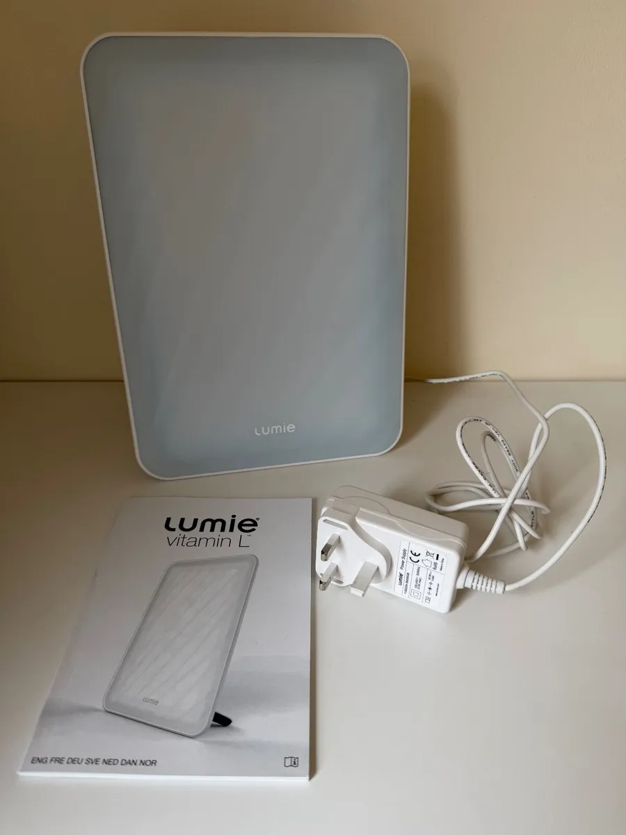 Lumie Vitami L Medical-grade SAD Light Therapy Lam - Image 1