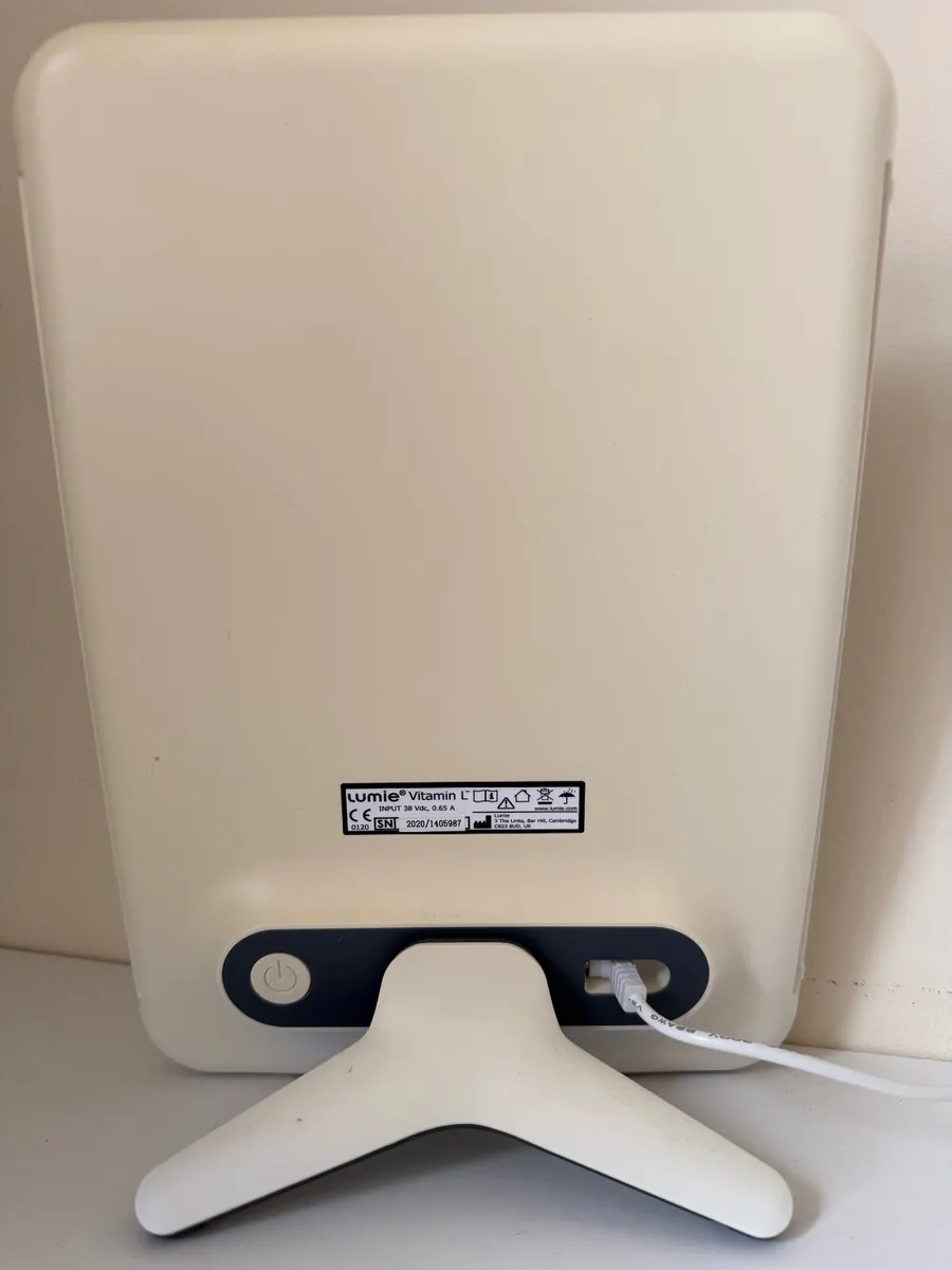 Lumie Vitami L Medical-grade SAD Light Therapy Lam - Image 3