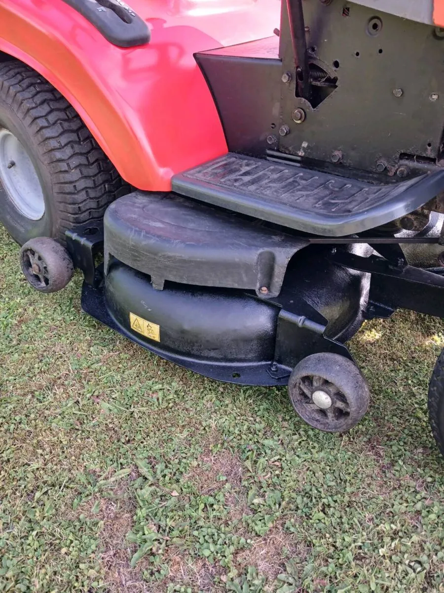 Husqvarna 23hp Twin cylinder B+S Hydrostatic - Image 4