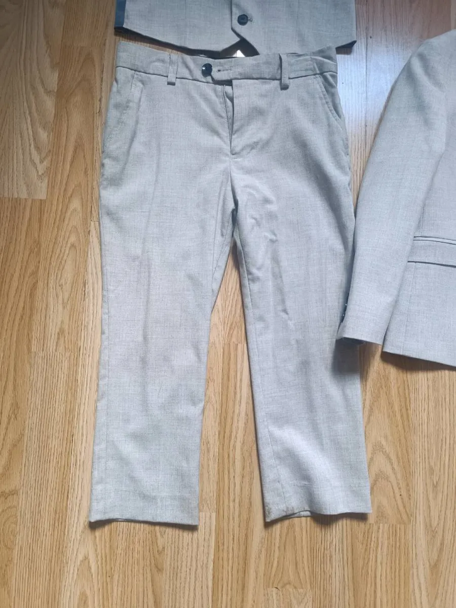 Boys suit - Image 4