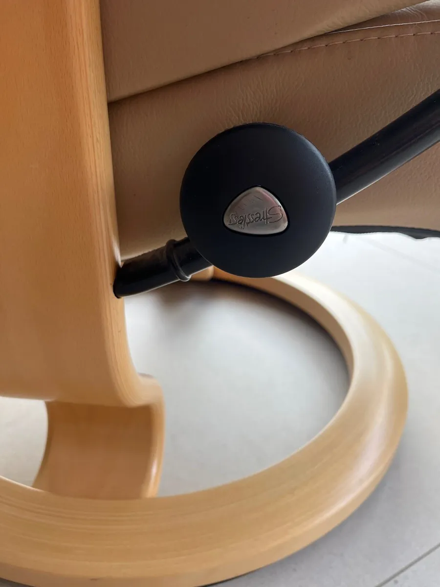 Stressless reclining chair - Image 3