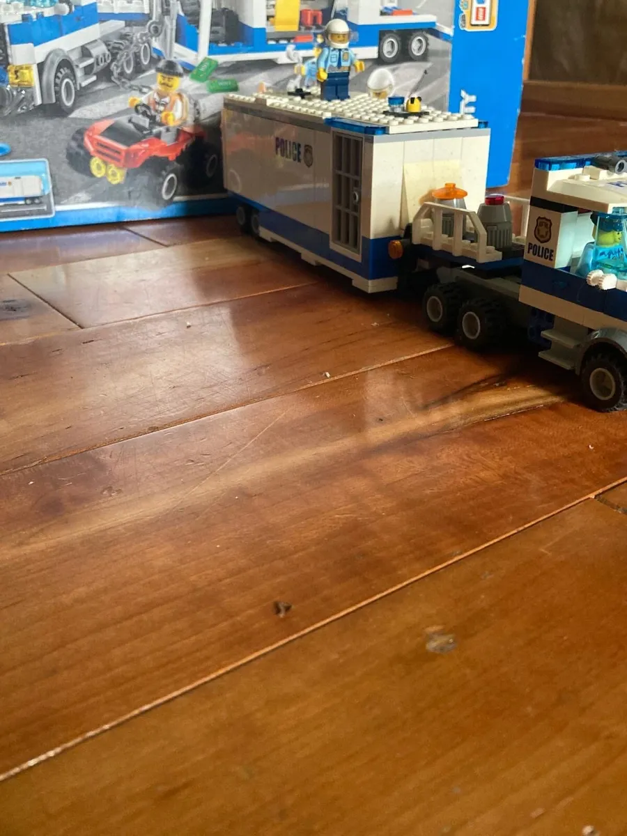 Lego City - 60139 - Mobile Command Centre - Image 2