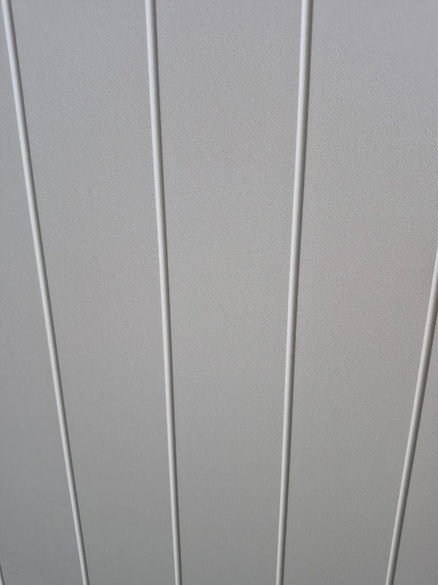 Bathroom : bath  and panel , sink + taps, toilet. - Image 4