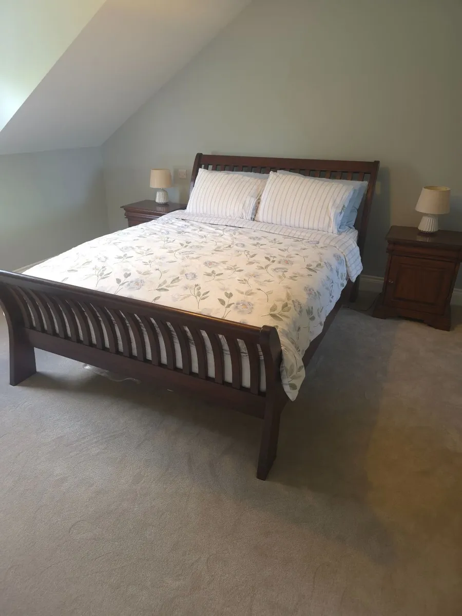 Kingsize Bed frame and bedside lockers - Image 4