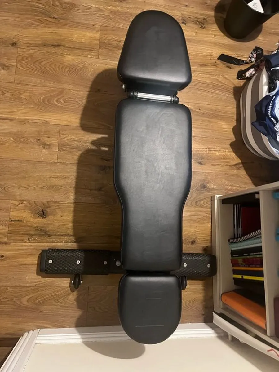 Blk box weight bench - Image 1
