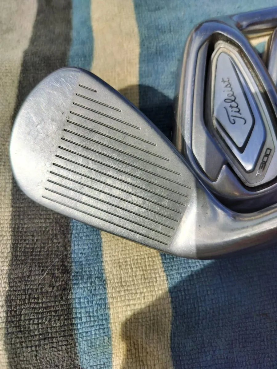 Titleist T300 irons regular shafts - Image 4