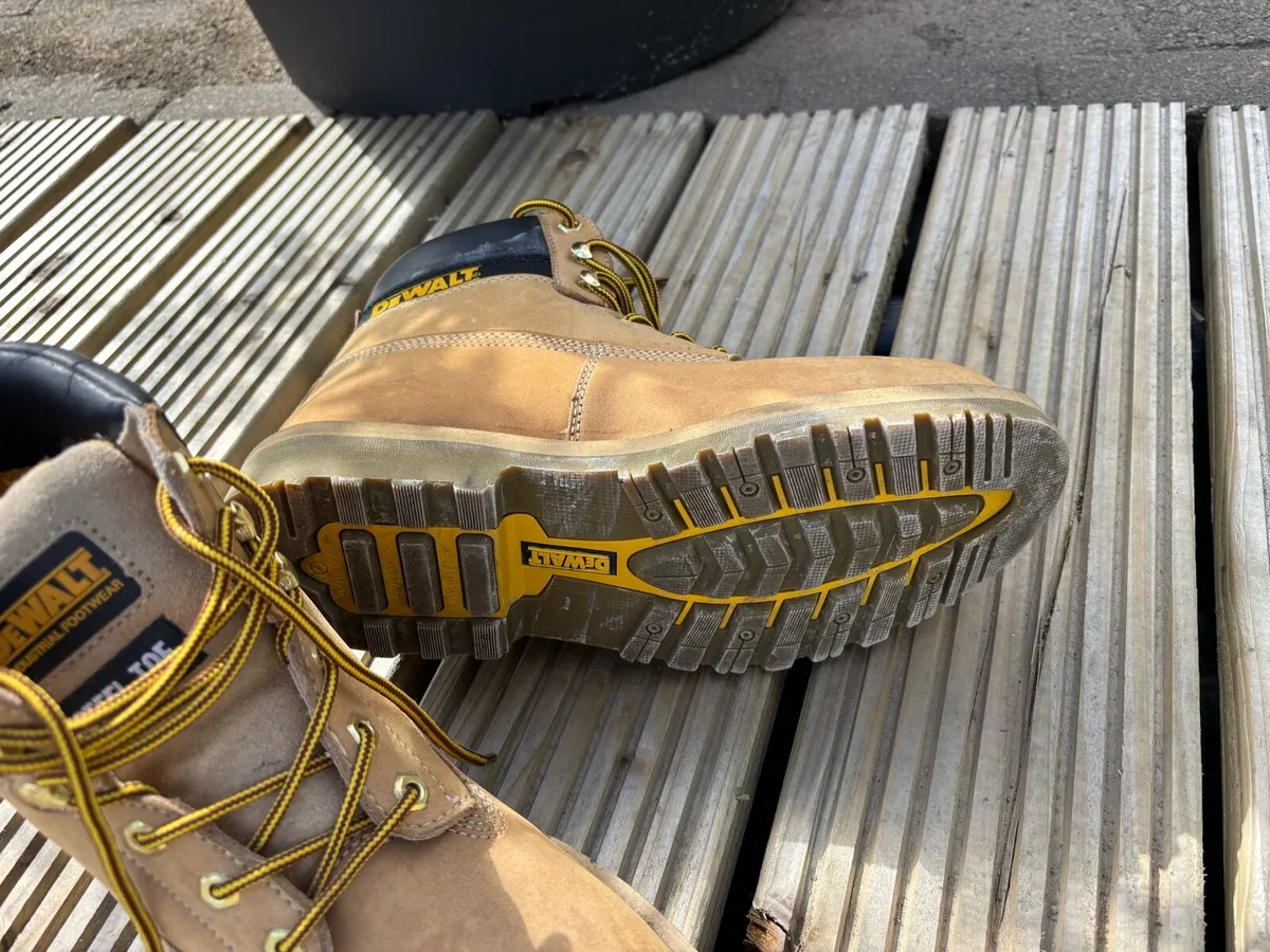 Boots - Image 3