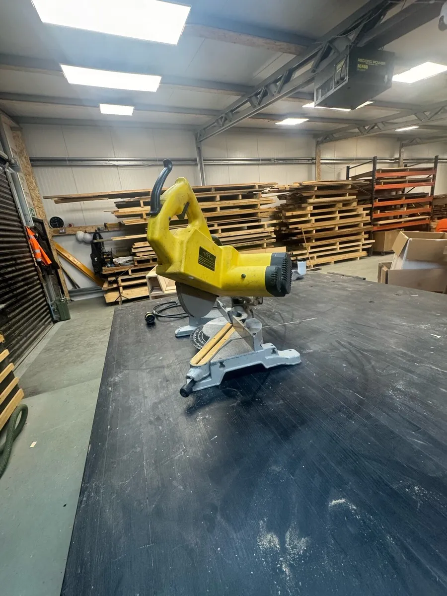DeWalt DW707-LX 110V compound mitre saw - Image 3