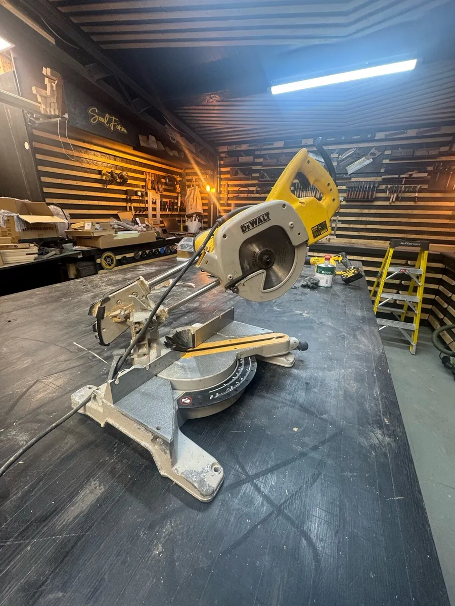 DeWalt DW707-LX 110V compound mitre saw - Image 4