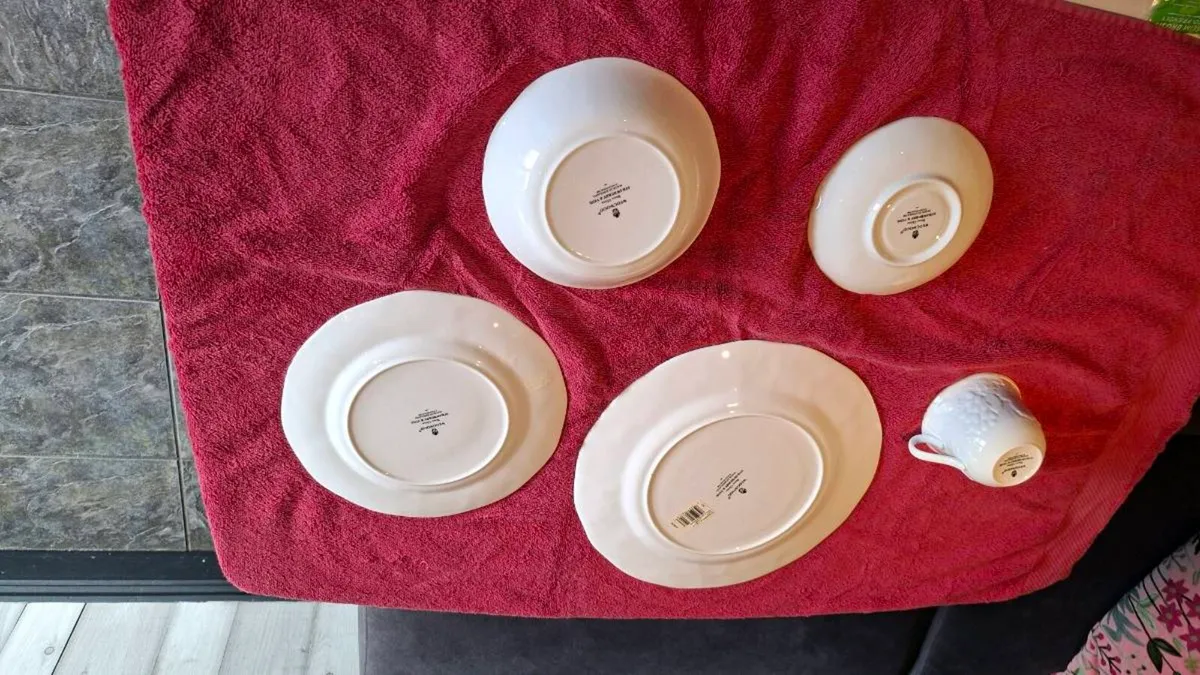 Full set of Wedgwood - Image 2