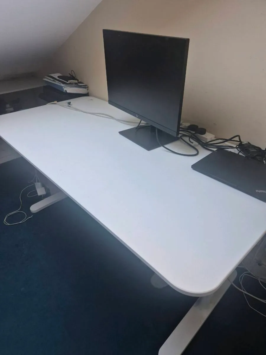 White office desk - Image 2
