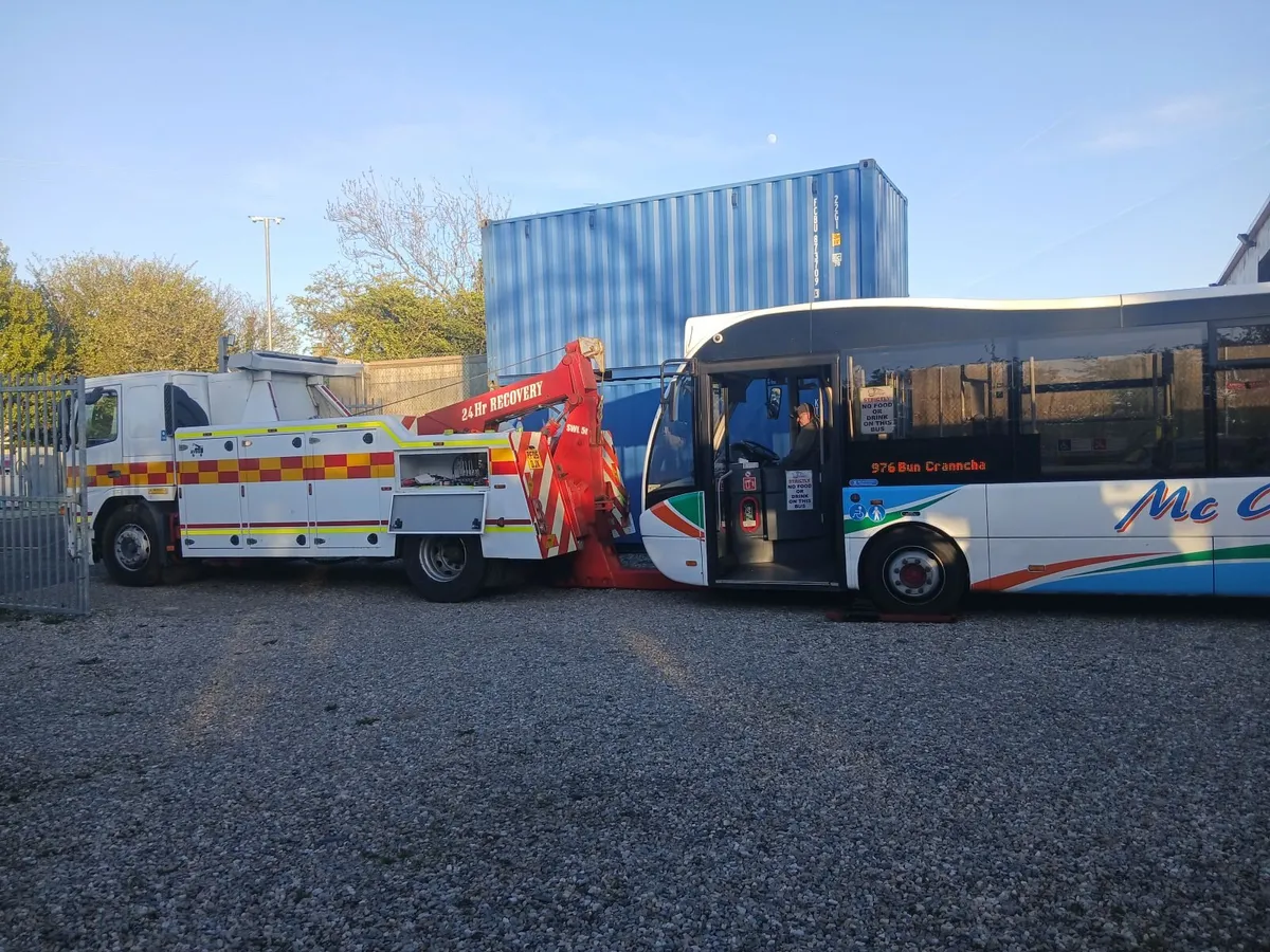 Volvo FM12 Heavy Revovery - Image 4