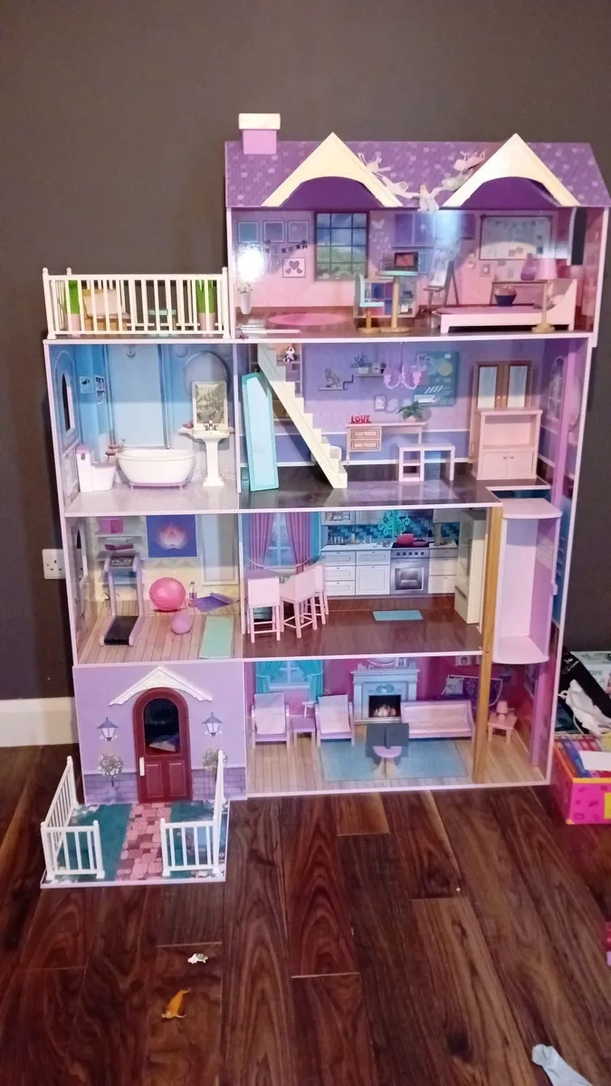 Large wooden Dolls House - Image 1