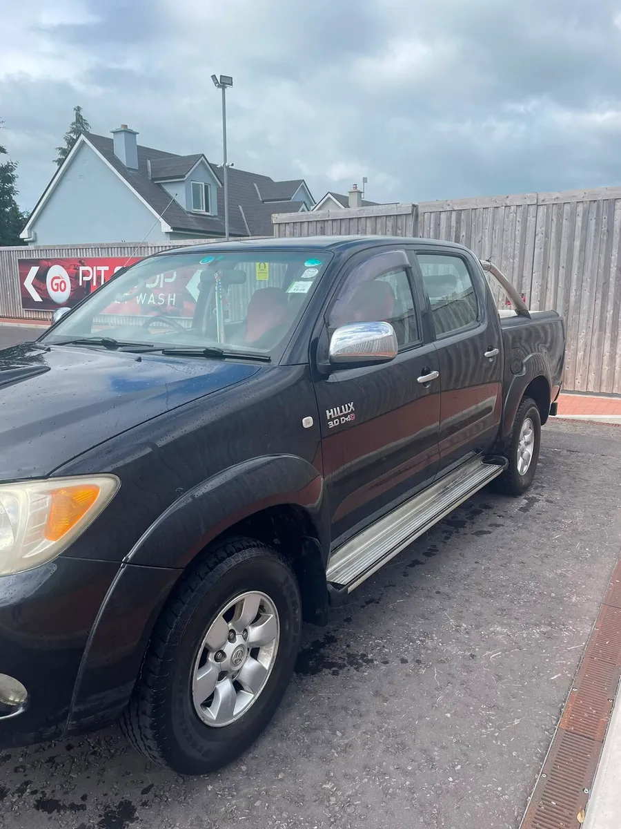 Toyota Hilux - Image 2