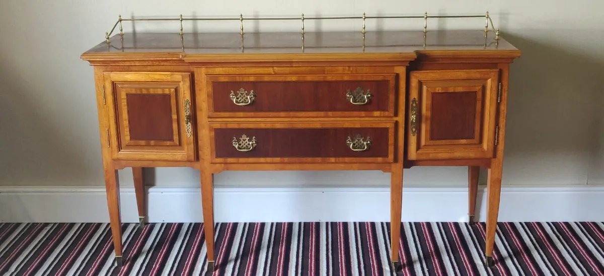 ANTIQUE STYLE CONSOLE TABLE - Image 1