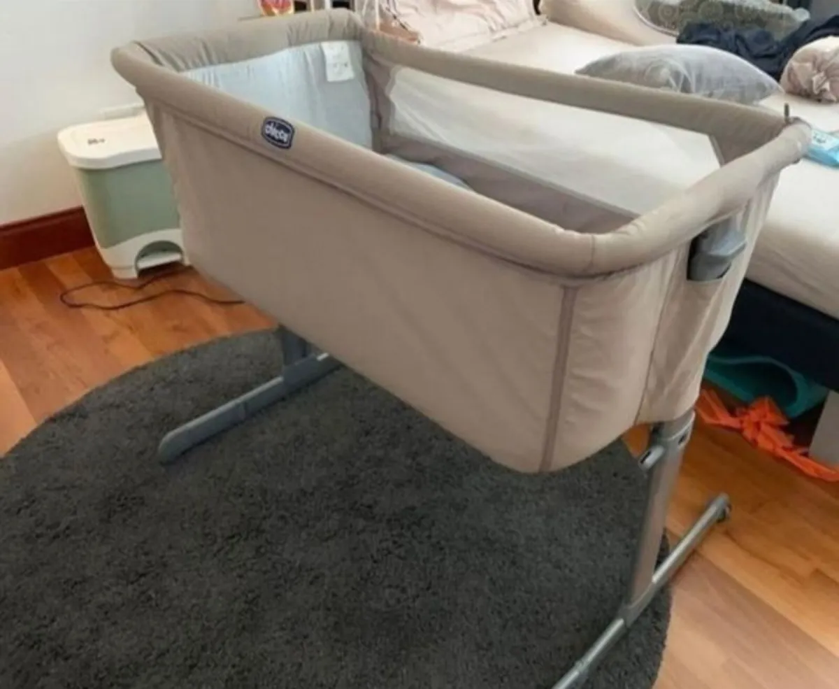 Chicco bedside crib - Image 2